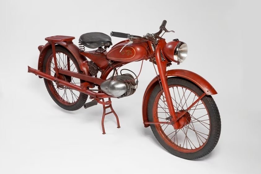 IMME R100 vintage motorcycle image 2 - German post-war innovation at GROM Museum