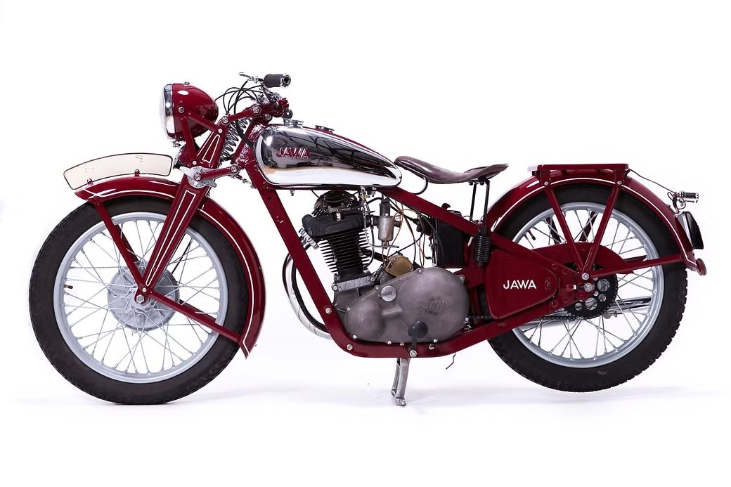 Jawa 350 OHC vintage motorcycle image 1 - Czech engineering classic at GROM Museum