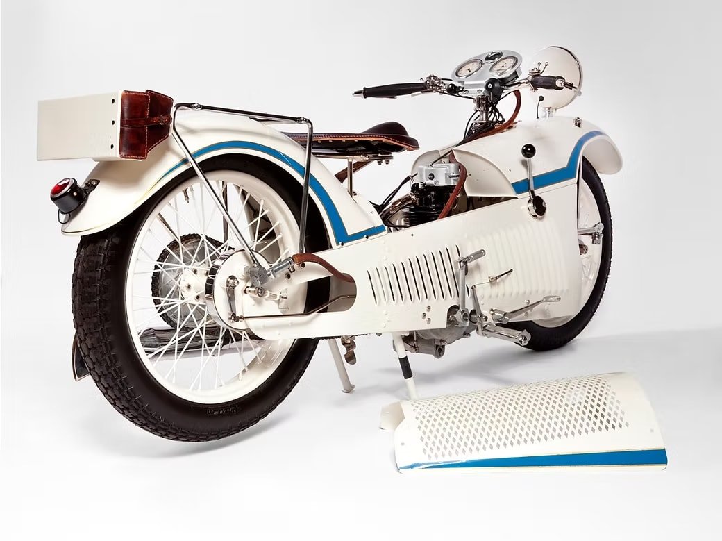 Majestic 350 1929 image 2 - French art-deco motorcycle masterpiece from GROM Museum Slovenia
